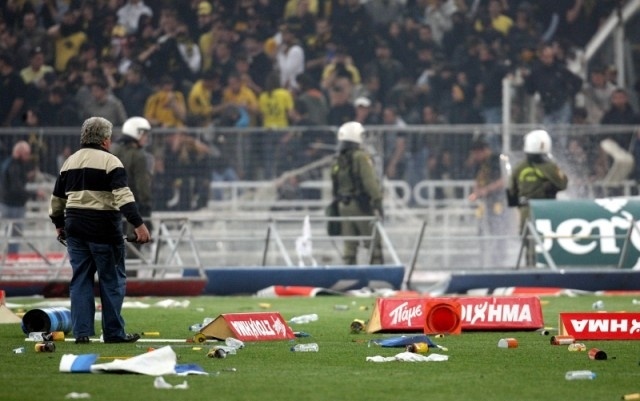 Οι βαλτοί και οι ηλίθιοι! Γεμίσαμε από δαύτους...