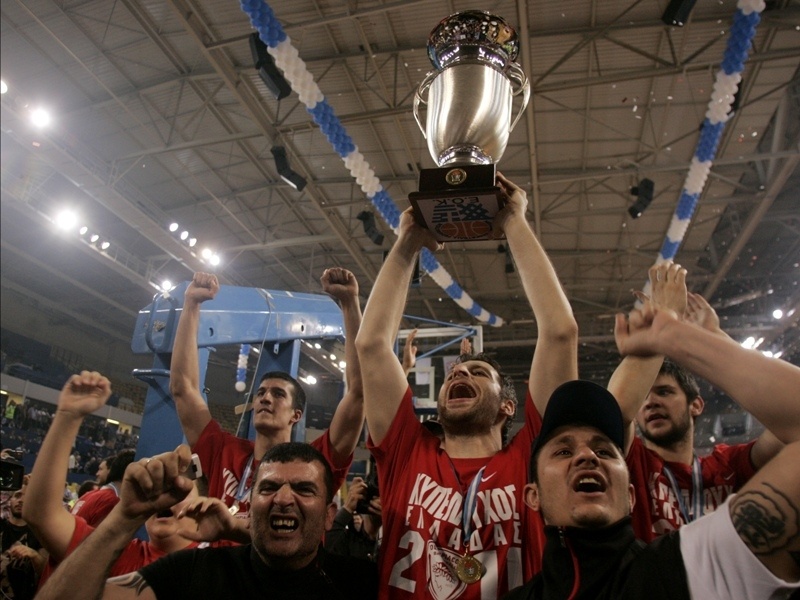 «Ερυθρόλευκο»... pit bull!