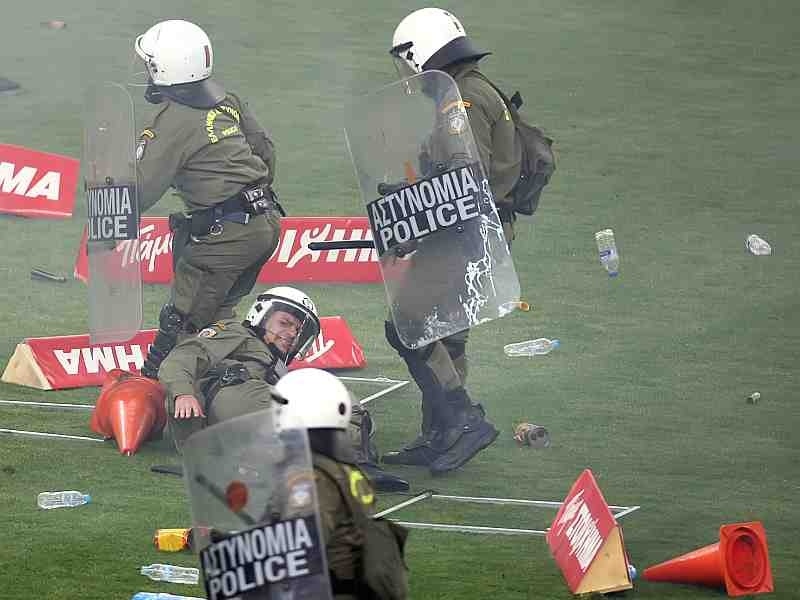 Τρεις οπαδοί στον εισαγγελέα