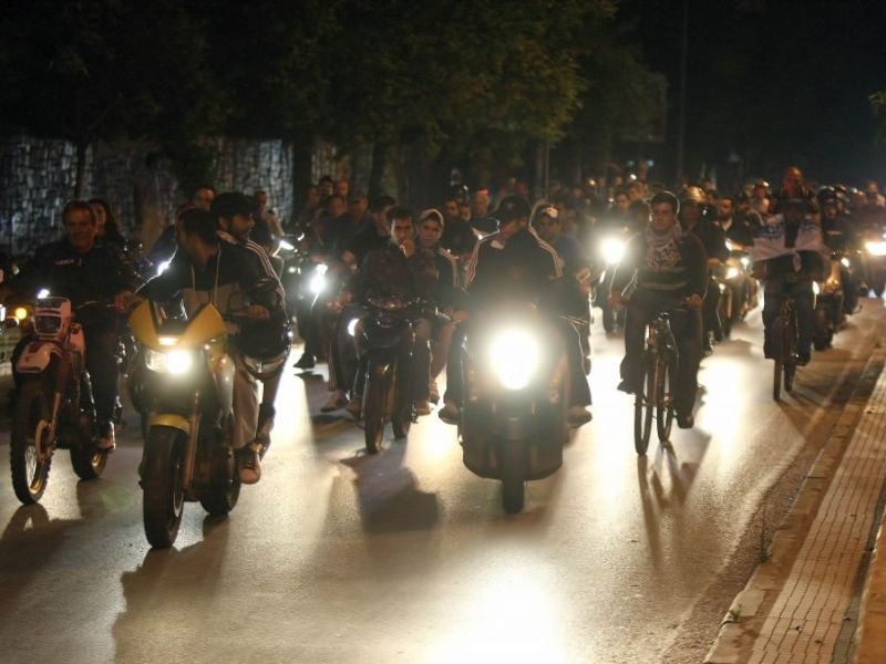 «Δεν παραδίδουμε τα όπλα»