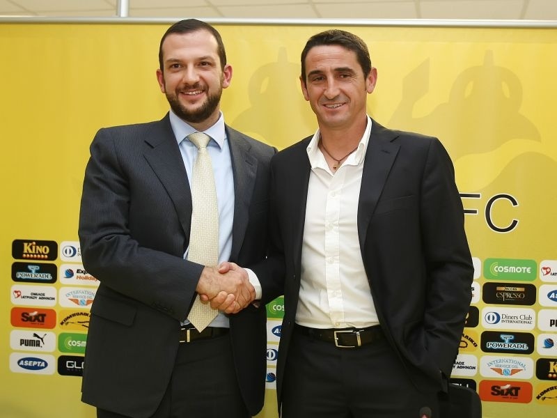 Τα λένε Αδαμίδης, Χιμένεθ