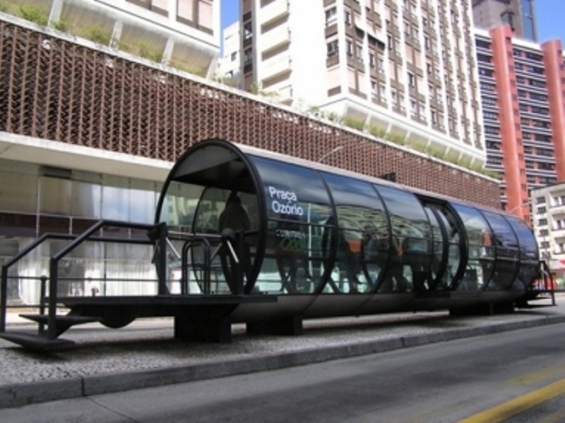 Λεωφορείο έπεσε στο πλήθος