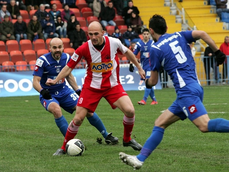 Διεκδικεί έμμεσα τον Κατσικοκέρη