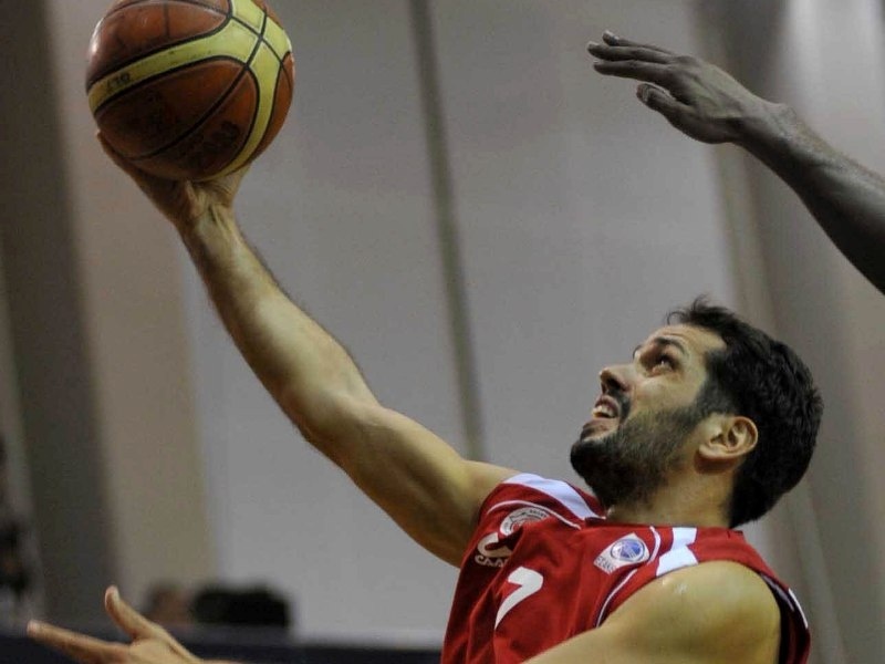 Ανανεώνουν δύο στον Ίκαρο