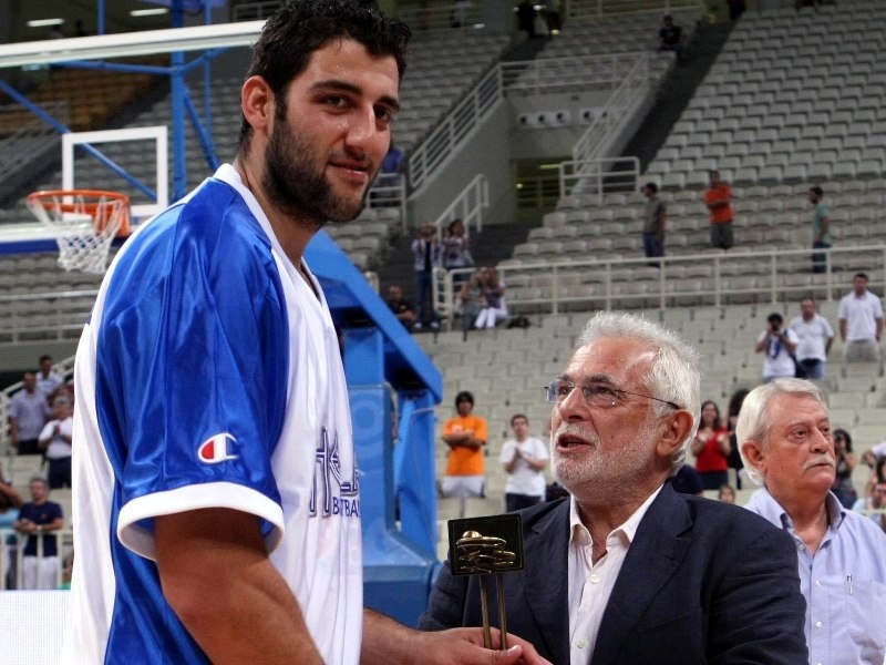 «Η Εθνική είναι υπεράνω!»