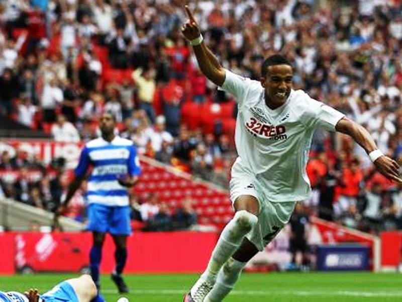 Στην Πρέμιερ η Σουόνσι