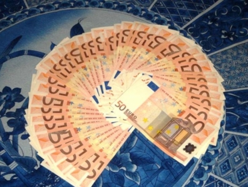 Reuters: Νέο πακέτο 65 δισ. ευρώ