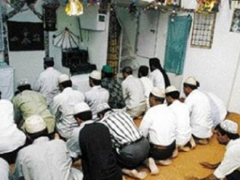 Έβαλαν φωτιά σε τζαμί