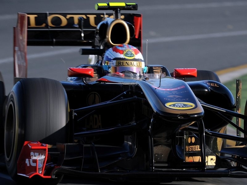 Μένει στα χρώματά της η Renault