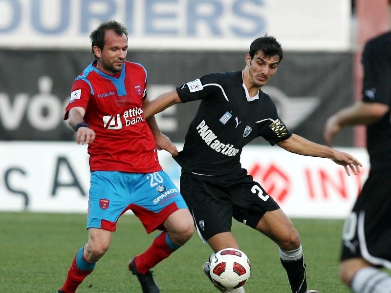 Υπογράφει ο Τσουκαλάς