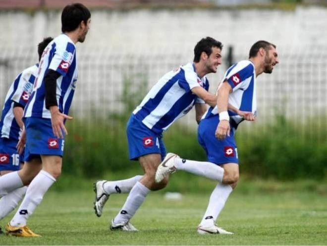 Αναμένουν στο… ακουστικό!