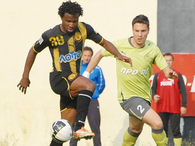 «Κλείνει» Όκουε ο Πανιώνιος