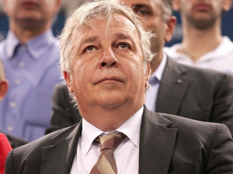 «Να παραιτηθεί ο Μαρινάκης»