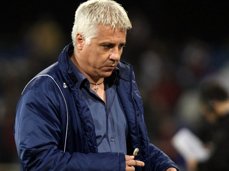 Προς παράδοση και ο Παπακώστας