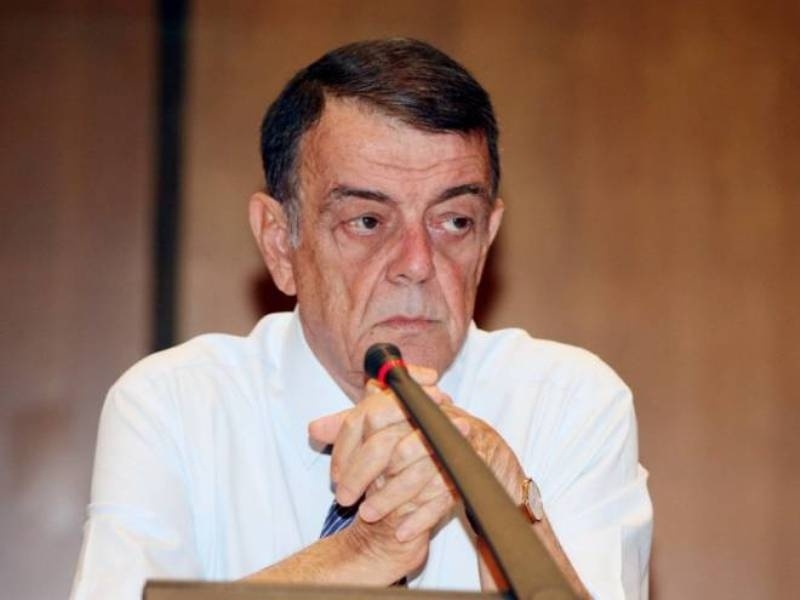Συζητάει για συγχώνευση!