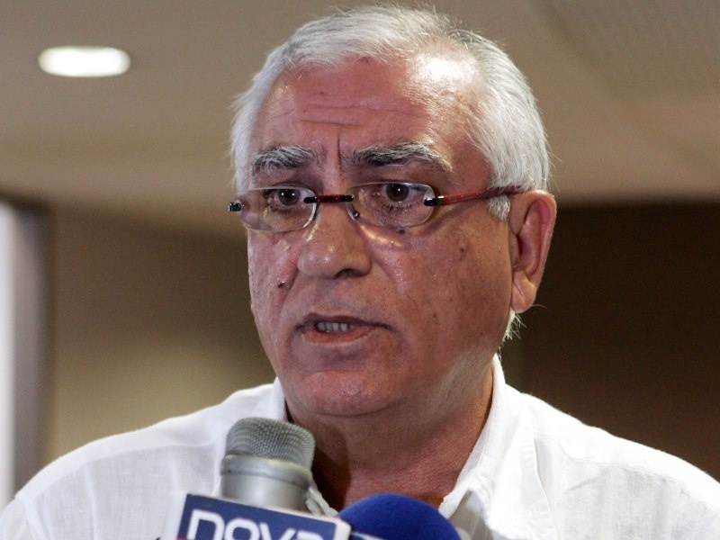 «Μας λυπεί η αποχώρηση»