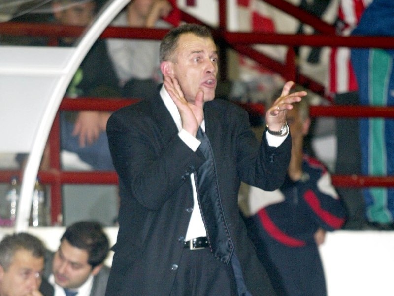 Ανανεώνει ο Καρνέσης