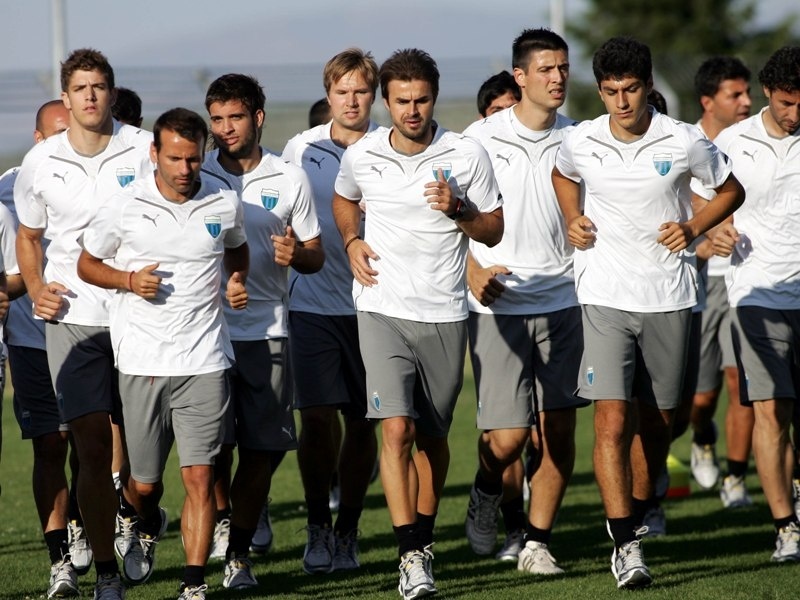 Παραμένουν στo γήπεδο