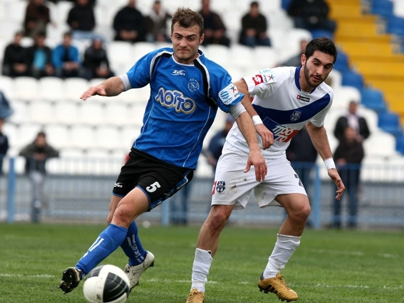 «Κοιτάει» Μουσταφίδη