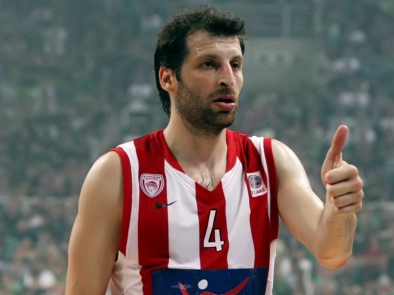 Κοιτούν Παπαλουκά στην Αρμάνι!