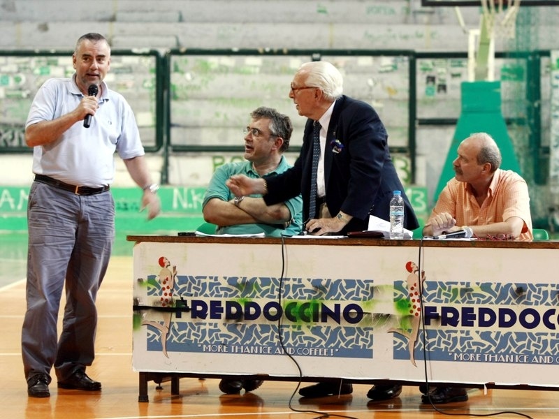 Μπρος γκρεμός…