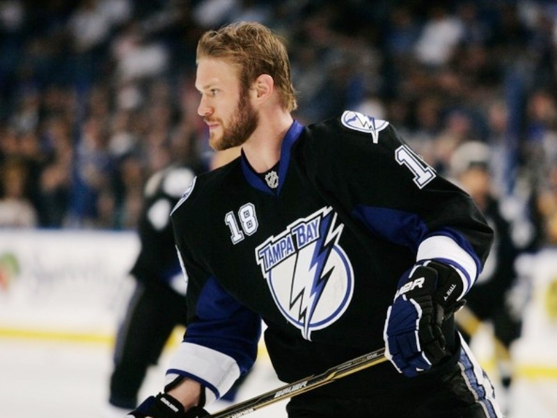 Κράτησαν τον Hall