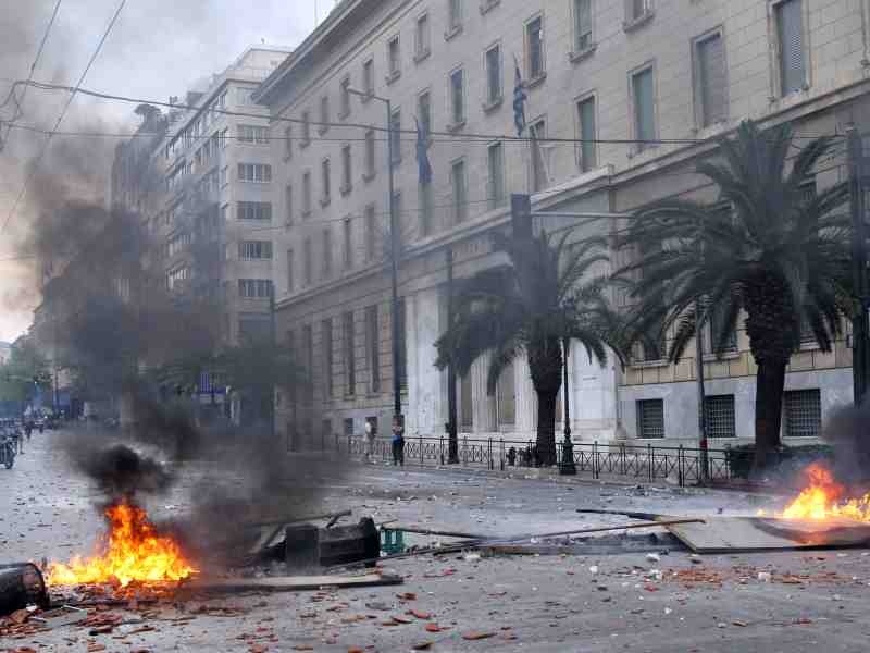 Καμένη γη η Αθήνα (vid)