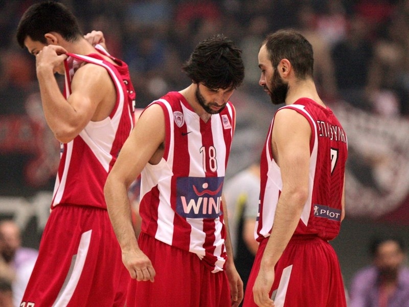 Στο… τραπέζι τέσσερις παίκτες