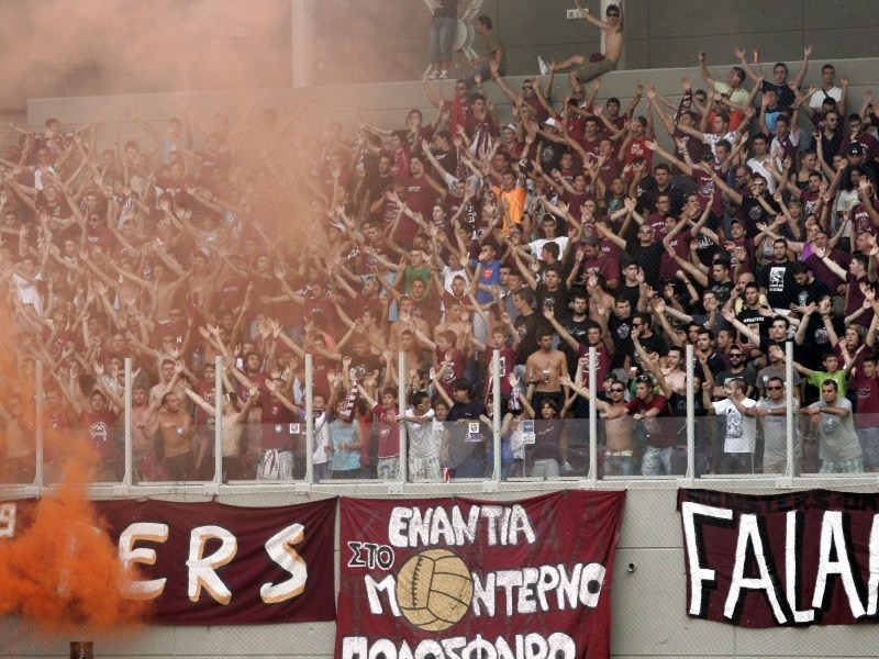 Οργή λαού στη Λάρισα (pics)