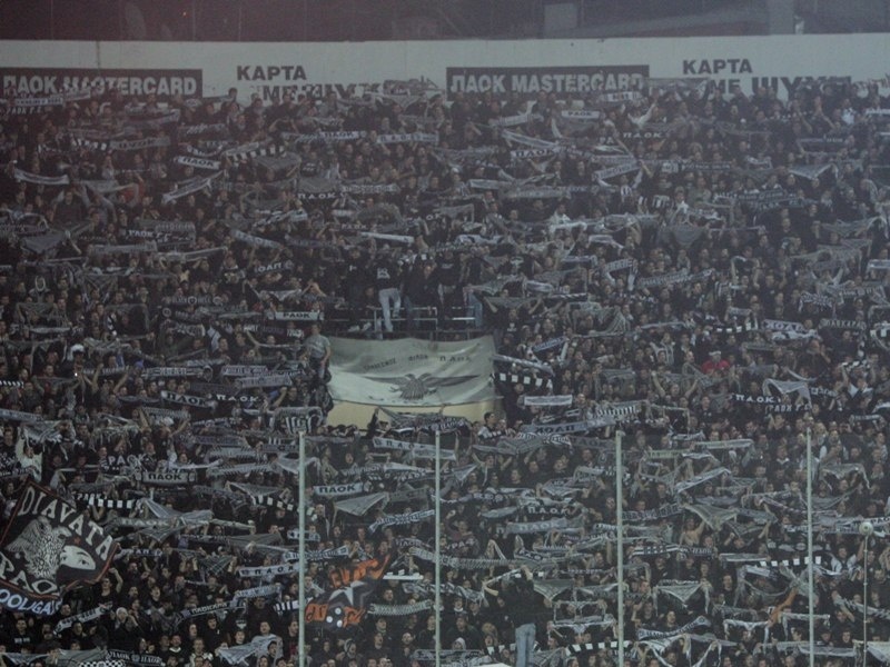 «Παράφρονες και καφετζήδες»!