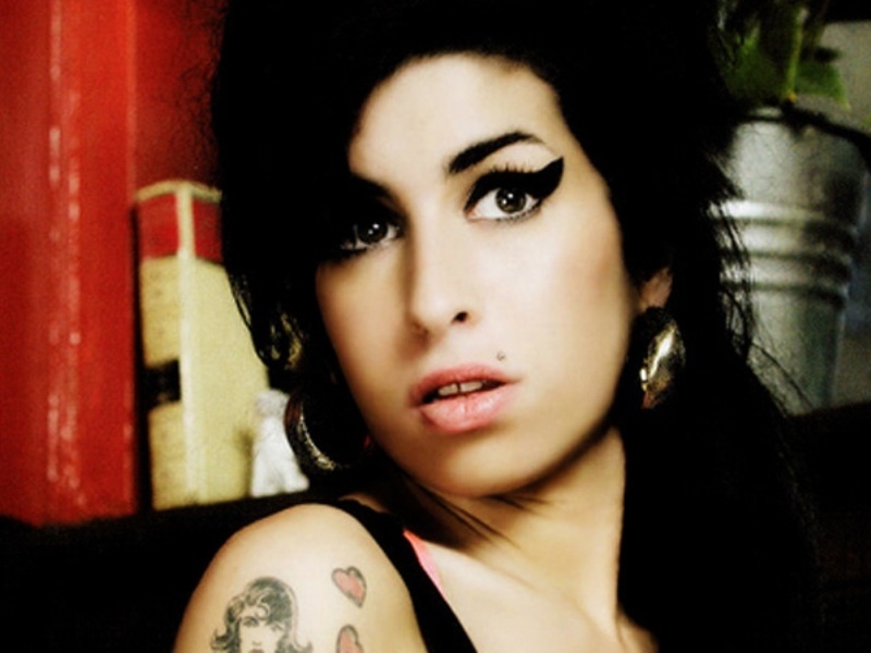 Νεκρή η Amy Winehouse