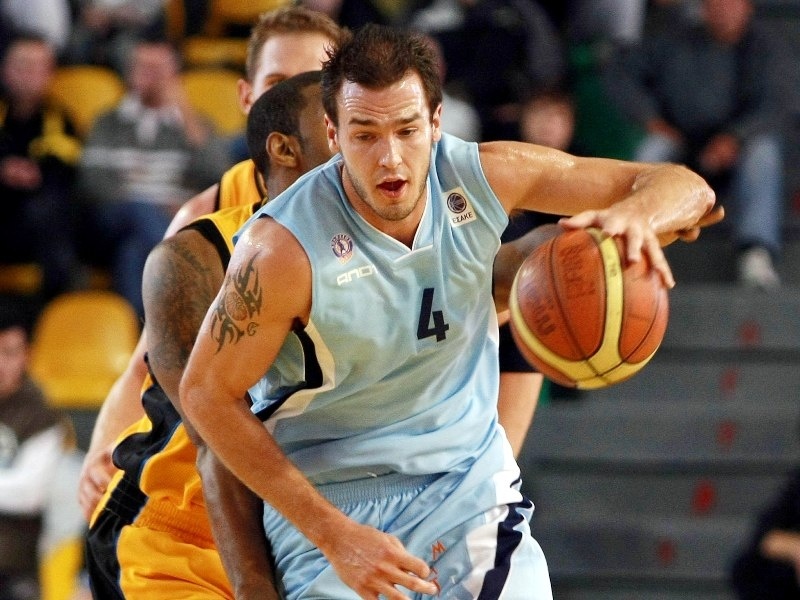 Δεν παραιτείται για Πατ Καλάθη