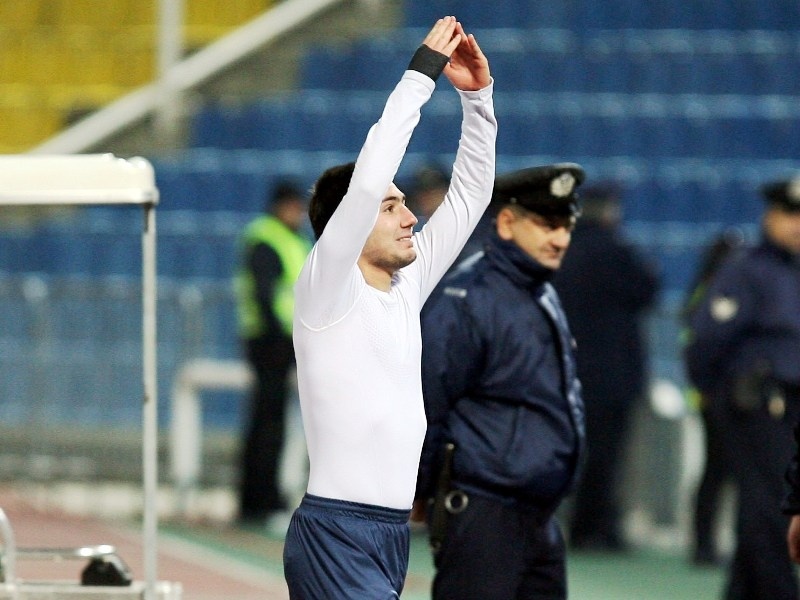 Υπογράφει ο Παπαστεριανός