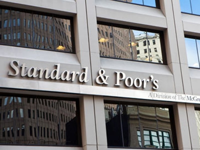 Υποβάθμιση από Standard and Poor’s