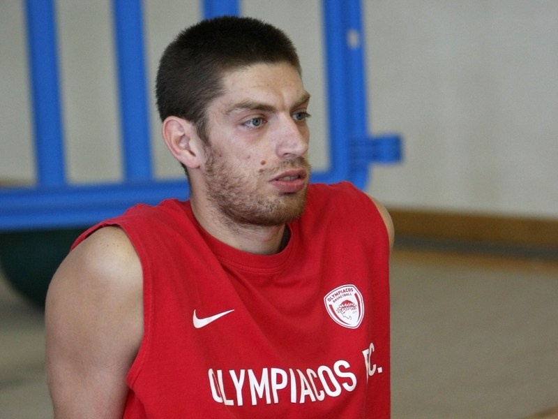 Υπογράφει ο Πελεκάνος