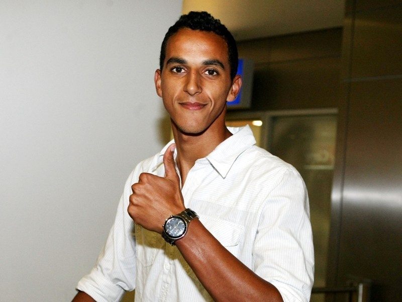 Υπογράφει ο Ζεκά