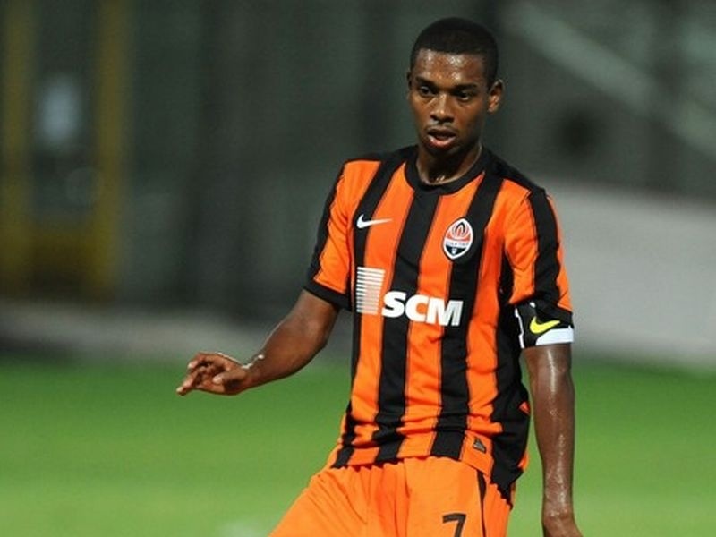 Ανανέωσε ο Φερναντίνιο