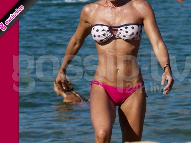 Κι όμως δεν είναι η Πετρουλάκη!