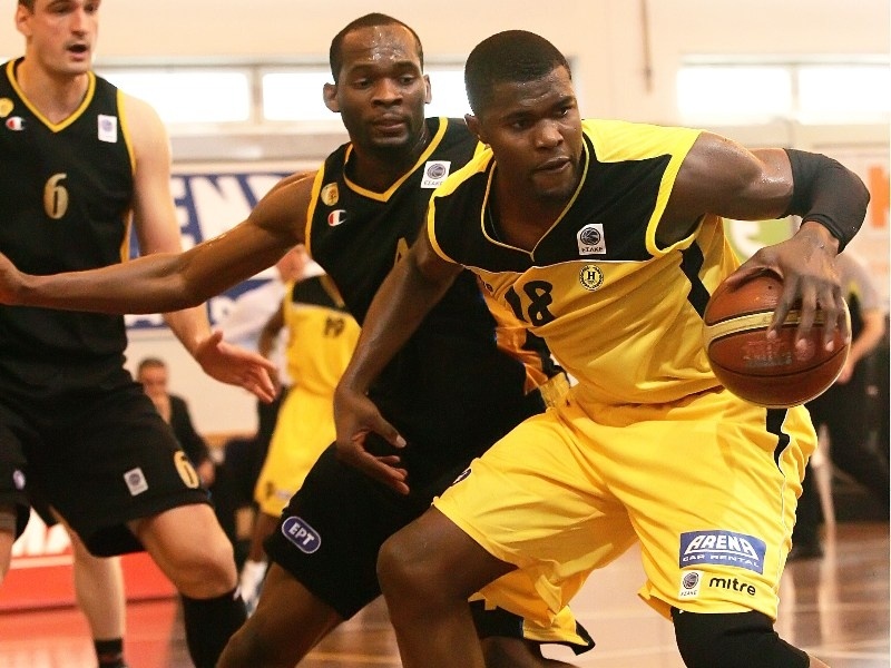 Ανανεώνει ο Νάνα