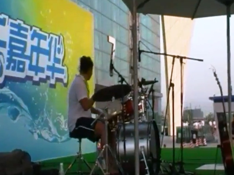 Τα ΄σπασε η Λαρά (video)