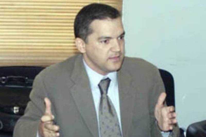«Έντιμος, όχι μάγος ο Καραμανλής»