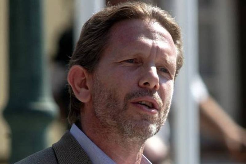 «Να μην αναβληθεί η πρεμιέρα»