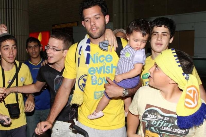 Αποθεωτική υποδοχή σε Φάρμαρ (vid)