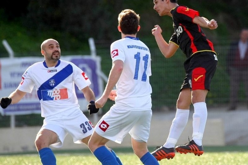 Νοκ άουτ ο Σεμερτζίδης