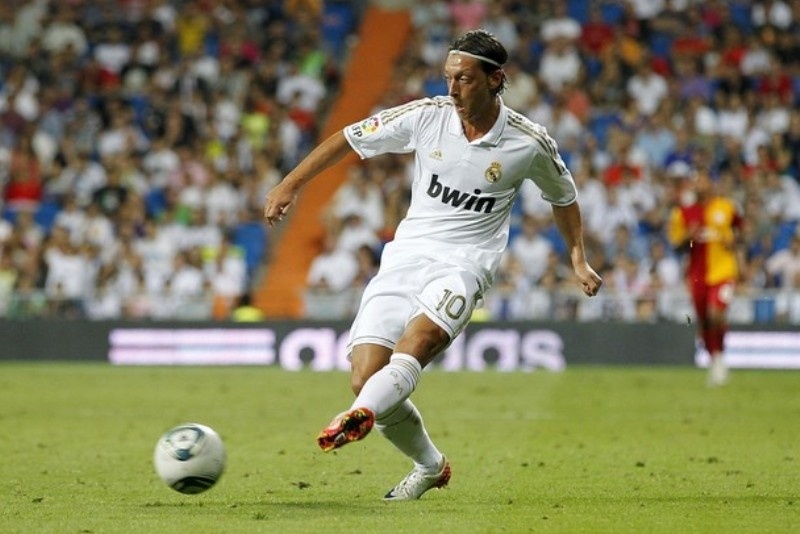 Οζίλ: «Ίδιο επίπεδο με Μπάρτσα»