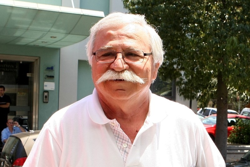 Παπουτσάκης... δαγκωτό!