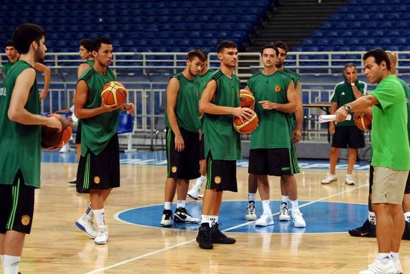 Στο κλειστό η απογευματινή