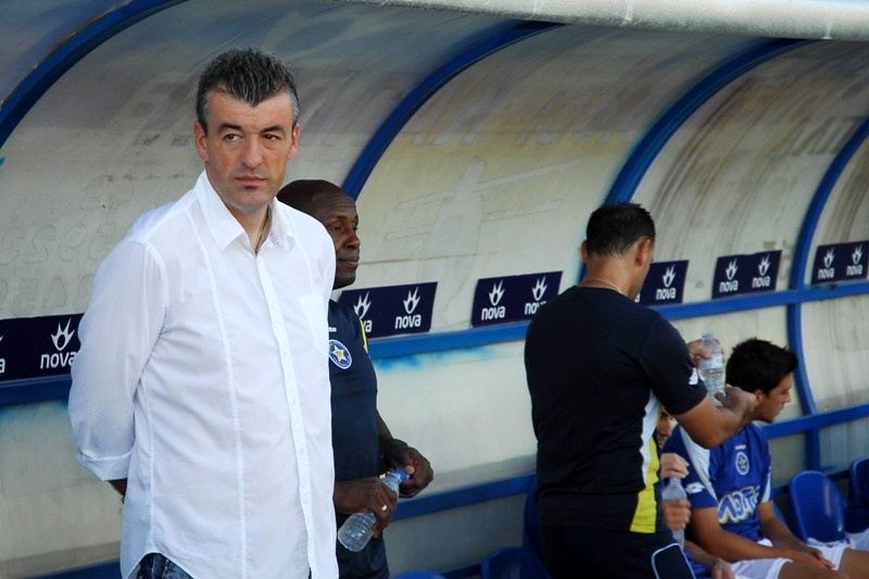 Όσκαρ με τον κόσμο, βατόμουρο στο γήπεδο