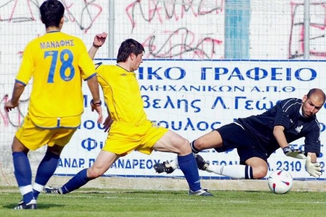 Ανέλαβε στην Κόρινθο ο Καραβίτης