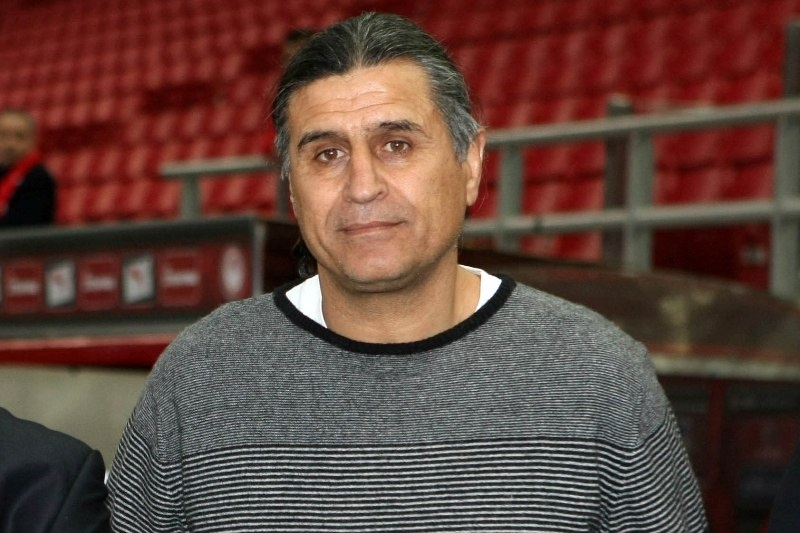 Βαμβακούλας: «Του χρόνου στον Ολυμπιακό ο Μήτρογλου»